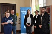 Opis alternatywny: Młodzież, biorąca udział w Eliminacjach Powiatowych 70. OKR-u, które odbywały się w bibliotece