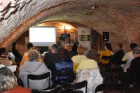 Na zdjęciach są uczestnicy spotkania z okazji Światowego Dnia Poezji