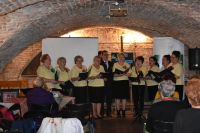 Na zdjęciach są uczestnicy spotkania z okazji Światowego Dnia Poezji