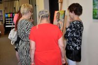 Uczestnicy wernisażu wystawy malarstwa Bogumiły Jagody