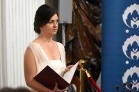 Uczestnicy Narodowego Czytania w sali barokowej łowickiego muzeum
