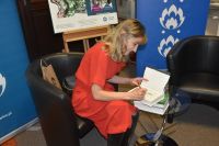 Uczestnicy spotkania autorskiego z Anną Kamińską