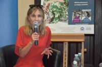 Uczestnicy spotkania autorskiego z Anną Kamińską