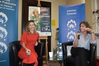 Uczestnicy spotkania autorskiego z Anną Kamińską