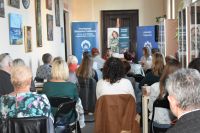 Uczestnicy spotkania autorskiego z Anną Kamińską