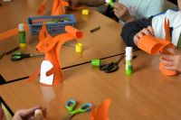 Dzieci biorące udział w lekcji bibliotecznej.