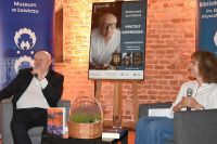 Uczestnicy spotkania z Maciejem Siembiedą