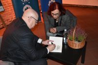 Uczestnicy spotkania z Maciejem Siembiedą