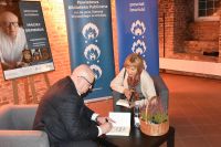 Uczestnicy spotkania z Maciejem Siembiedą