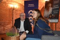 Uczestnicy spotkania z Maciejem Siembiedą