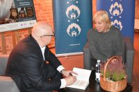 Uczestnicy spotkania z Maciejem Siembiedą