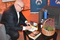 Uczestnicy spotkania z Maciejem Siembiedą