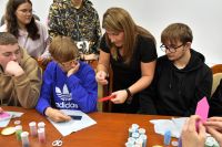 Uczestnicy warsztatów hafciarskich