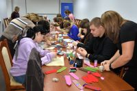 Uczestnicy warsztatów hafciarskich