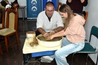 Uczestnicy warsztatów garncarskich