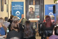 Uczestnicy spotkania autorskiego z Jędrzejem Pasierskim