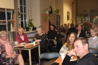 Uczestnicy spotkania autorskiego z Jędrzejem Pasierskim