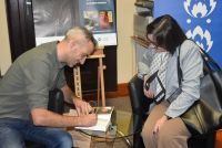 Uczestnicy spotkania autorskiego z Jędrzejem Pasierskim