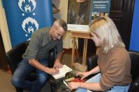 Uczestnicy spotkania autorskiego z Jędrzejem Pasierskim