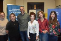 Uczestnicy spotkania autorskiego z Jędrzejem Pasierskim