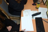 Uczniowie biorący udział w warsztatach tworzenia wirtualnego pokoju zagadek