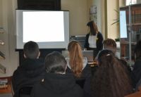 Na zdjęciach są uczestnicy lekcji bibliotecznej