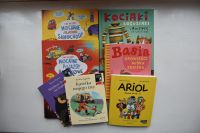 Okładki nowości książkowych na parapecie.