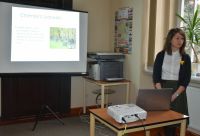 Na zdjęciach są uczestnicy lekcji bibliotecznej