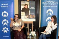 Uczestnicy spotkania autorskiego z Marią Paszyńską.