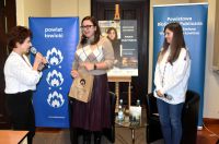 Uczestnicy spotkania autorskiego z Marią Paszyńską.