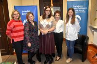 Uczestnicy spotkania autorskiego z Marią Paszyńską.