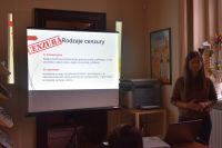 Uczniowie biorący udział w lekcji bibliotecznej