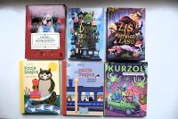 Okładki nowości książkowych na parapecie.