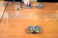 Dzieci podczas eksperymentów w bibliotece