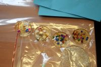 Dzieci podczas eksperymentów w bibliotece