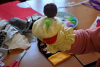 Dzieci podczas zajęć w bibliotece