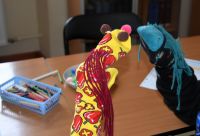 Dzieci podczas zajęć w bibliotece