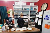 Uczestnicy spotkania Dyskusyjnego Klubu Książki, które odbyło się w restauracji Folkowe Smaki