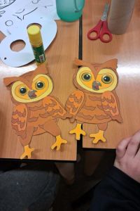 Kolorowe, papierowe sowy