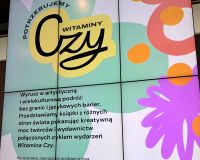 Telebim z tytułem konferencji