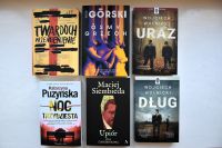 Okładki książek na parapecie