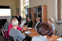 Seniorzy podczas warsztatów z cyklu KULTURYstyka UMYSŁOWA.