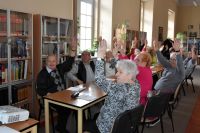 Seniorzy podczas warsztatów z cyklu KULTURYstyka UMYSŁOWA.