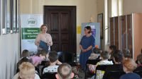 Na zdjęciach są uczestnicy spotkania autorskiego z Anną Czerwińską- Rydel