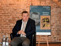 Uczestnicy spotkania z Arturem Żakiem