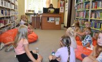 Dzieci uczestniczące w Bajkowej Sobocie w Bibliotece