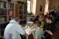 Uczestnicy spotkania Planszówki w Bibliotece